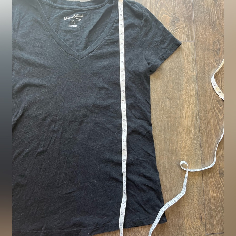 Universal Thread V-Neck Tee - Picture 4 of 6